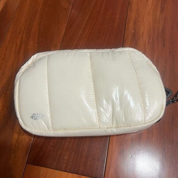 Free People Movement High Peak Convertible Quilted Pouch in Cream NWT - Picture 5 of 6